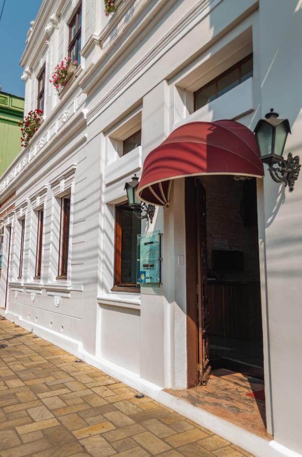 Central Palace Hotel Castro Bagian luar foto
